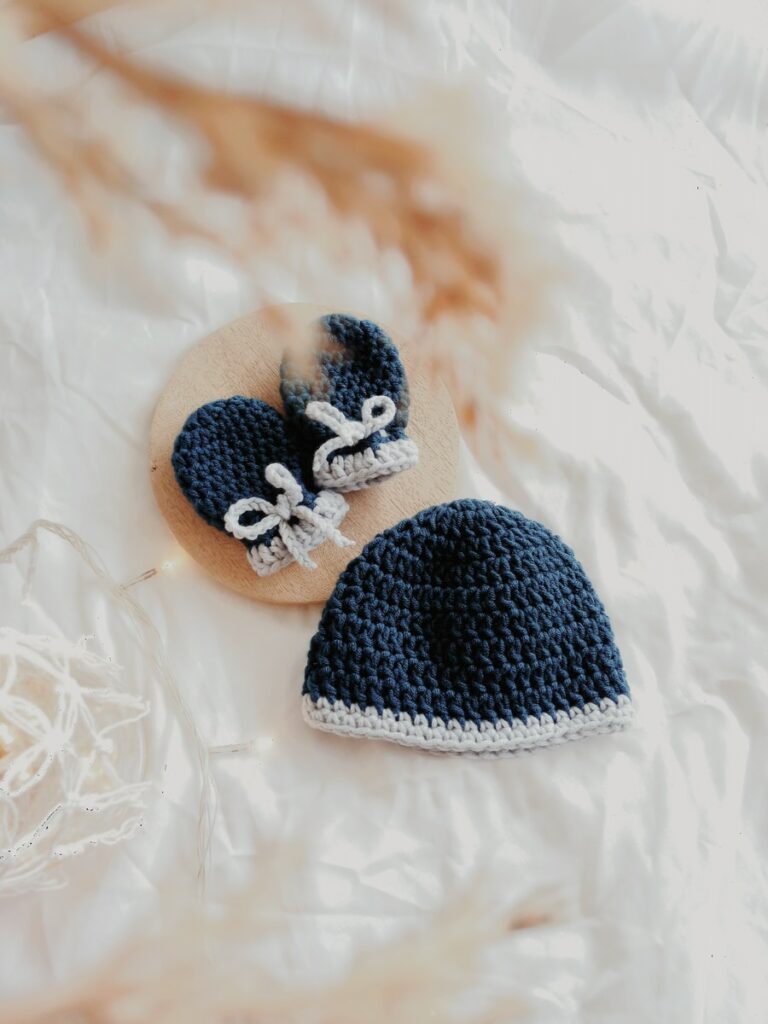 babys black knit cap and gloves